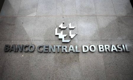 Banco Central projeta mais altas na Selic e alerta para cenário inflacionário desafiador