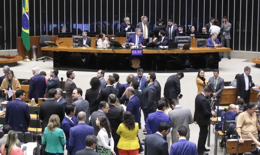 Câmara dos Deputados Aprova Pacote de Cortes de Gastos do Governo