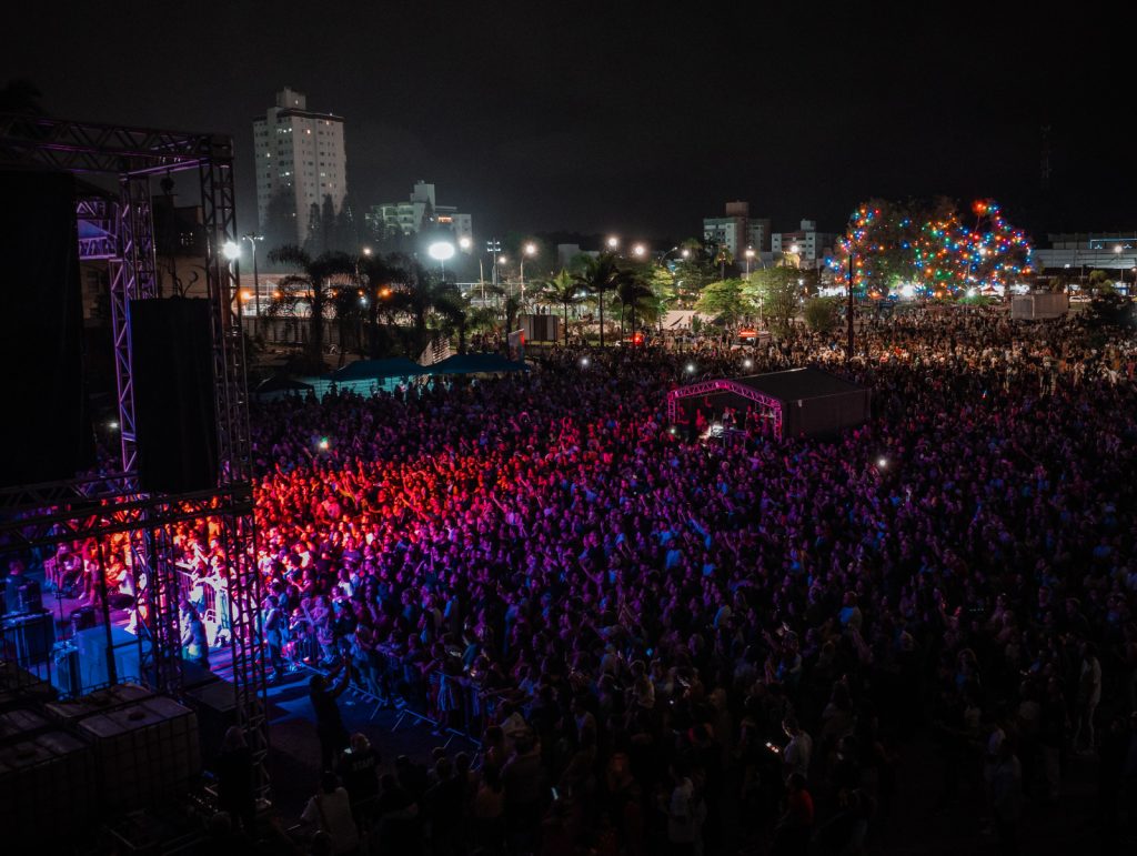 Natal Mais Encantado reuniu 12 mil no Parque Central em Timbó