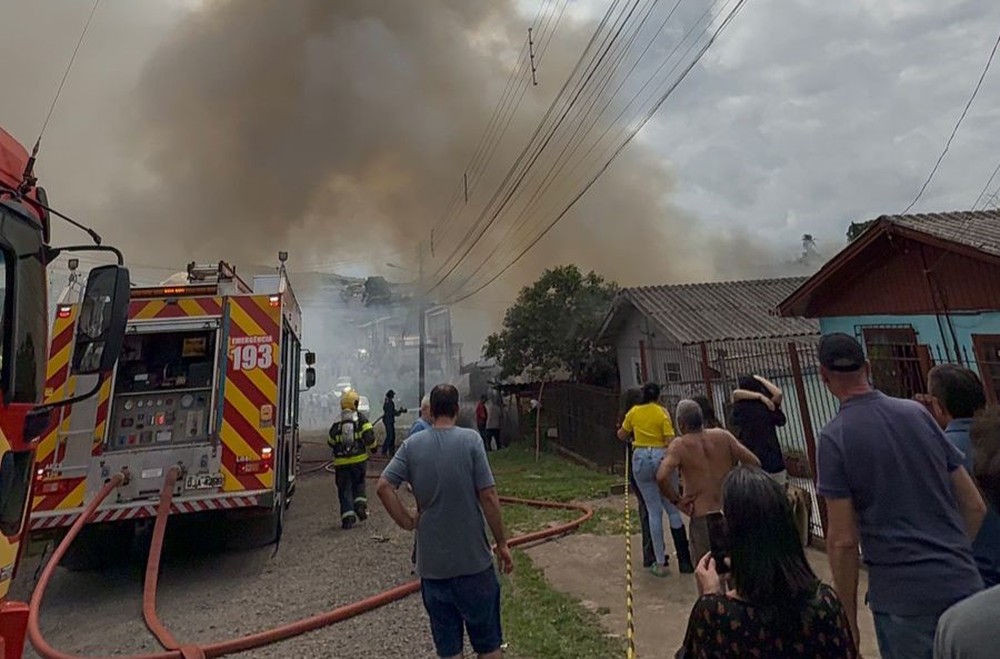 Homem é preso em SC suspeito de incendiar casa e matar o próprio pai