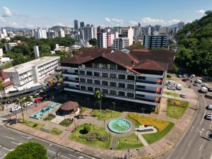 Prefeitura de Blumenau propõe reajuste de 6,7% no piso salarial do magistério