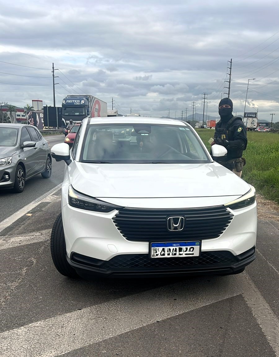 Operação Rodovida: PRF flagra mais de 600 motoristas usando acostamento em SC