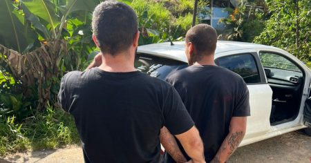 Homem condenado por roubo e corrupção de menores é preso em Blumenau