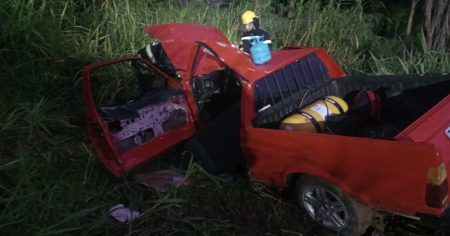 Saída de pista deixa condutor em estado grave em Indaial