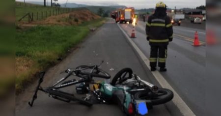 Colisão entre moto e bicicleta deixa 2 feridos na BR-470, em Pouso Redondo