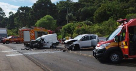 Grave acidente na BR-282 entre 3 veículos em SC deixa um morto e dois feridos