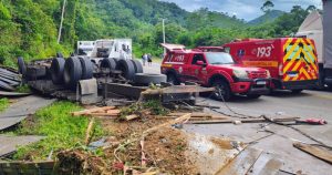 Caminhoneiro morre em grave acidente na BR-280, em SC