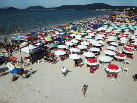 Em Florianópolis, comerciantes que alugam guarda-sóis estão na mira da GM