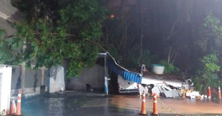 Acumulado de chuva de 109 mm causa deslizamentos, alagamentos e transtornos em Blumenau