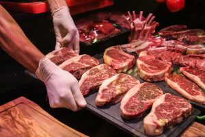 Inflação em 2024 foi de 4,83%; carne subiu mais de 20%