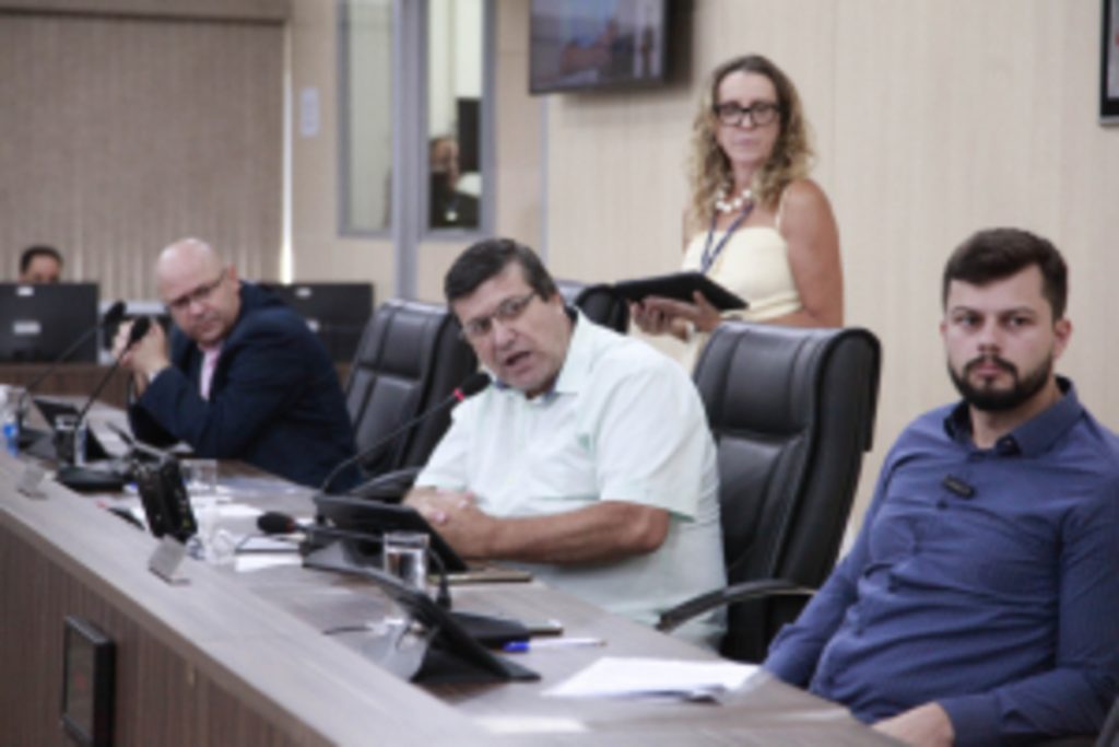 Câmara de Blumenau aprova projetos e debate reivindicações dos servidores municipais