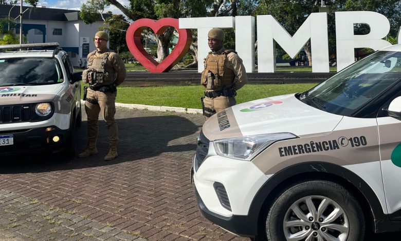 Polícia Militar reforça segurança em parques e praças de Timbó em operação preventiva