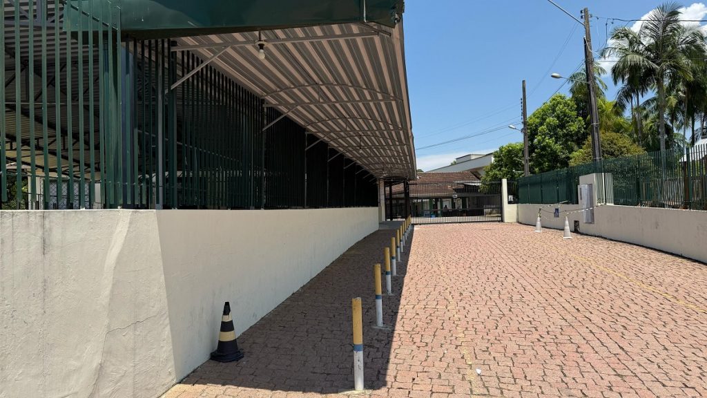 Calor faz Escola Júlio Scheidemantel, em Timbó, suspender as aulas