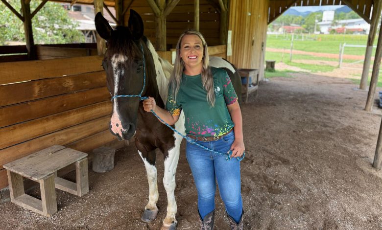 Centro de equitação em Timbó estuda projeto para oferecer equoterapia