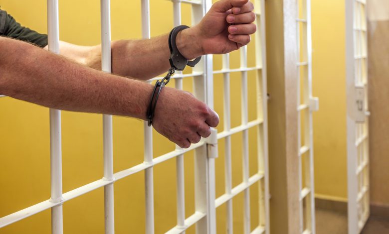 Em Blumenau, homem é preso após ameaçar a esposa e agredir o genro