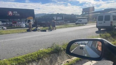 Acidente entre moto e caminhão na BR-470, em Indaial, deixa um óbito