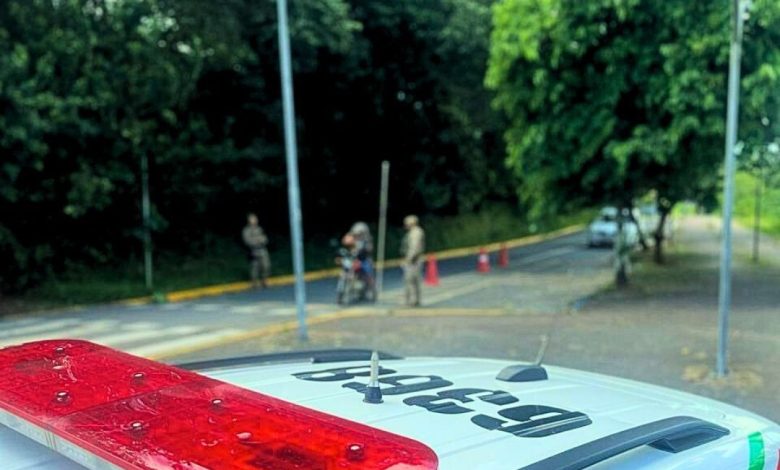 PM de Timbó atende 80 ocorrências, prende uma pessoa e autua 13 motoristas em uma semana