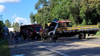 Colisão entre caminhões bloqueia BR-470 em Lontras