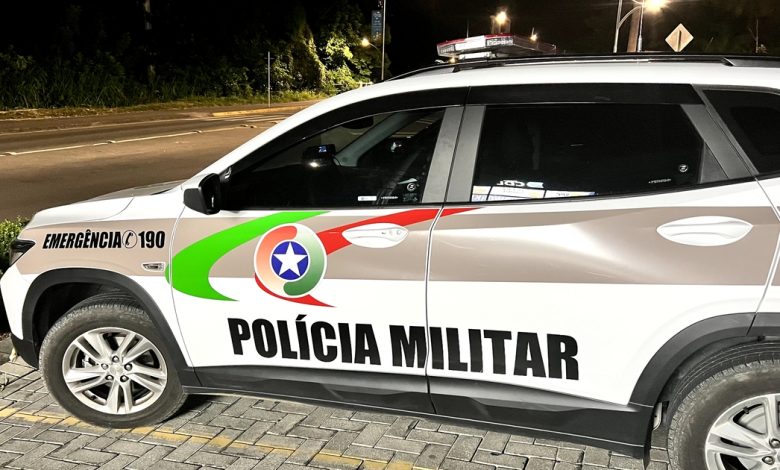 Casal é preso por agressão mútua na frente de criança e embriaguez ao volante em Indaial