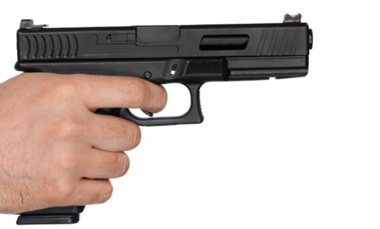 Homem é condenado a quase 30 anos por assassinato de ex-companheira grávida em SC