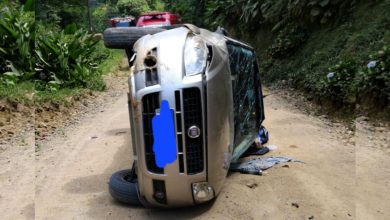 Carro sai da pista e capota em Rodeio, deixando 4 feridos