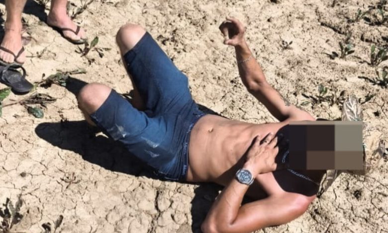 Homem com facão é baleado por vizinho durante tentativa de furto em casas de SC