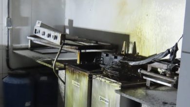 Em Blumenau, mulher é encontrada desorientada após inalar fumaça em incêndio de hamburgueria