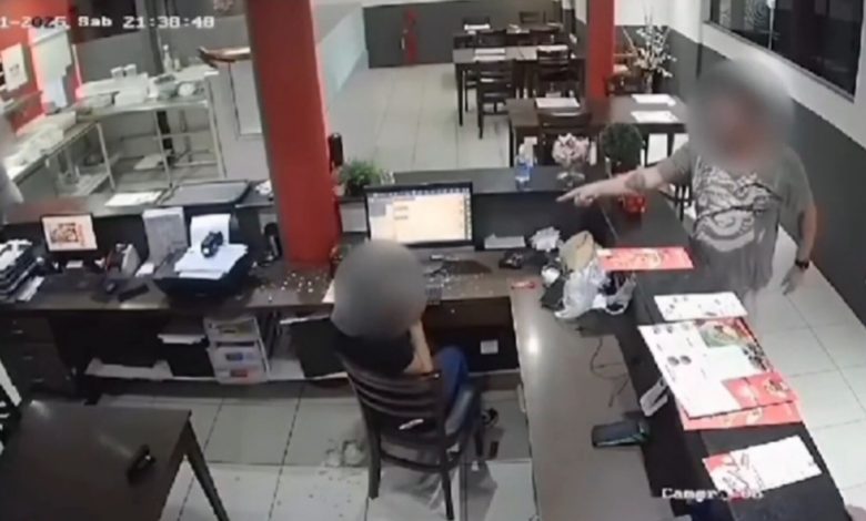 Revoltado com pedido, cliente é flagrado jogando comida em atendente de restaurante em SC