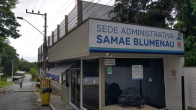 Equipes do Samae concluem consertos em adutoras de Blumenau e abastecimento deve ser normalizado ao longo do dia