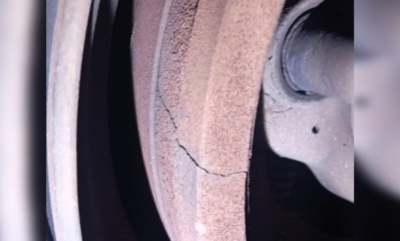 Bitrem com excesso de peso perde freios e invade contramão na BR-470, em Ibirama