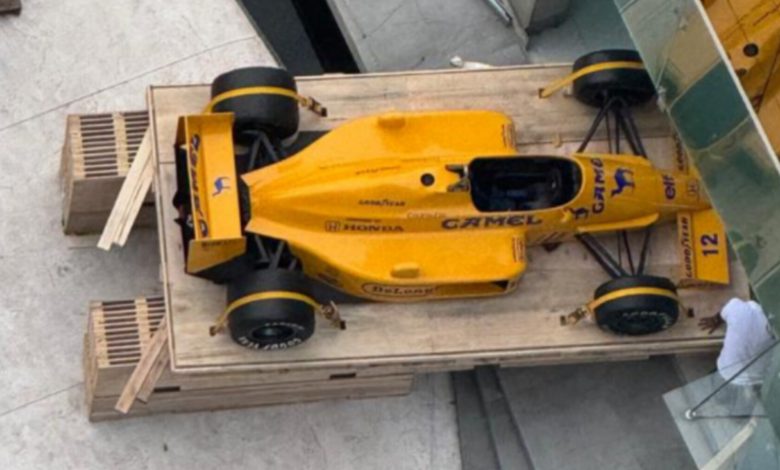 Lotus 99T de Ayrton Senna chega a BC para integrar acervo de novo museu