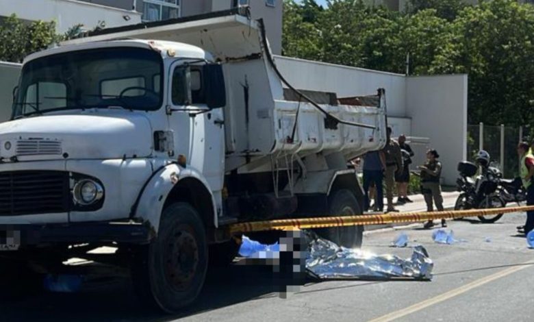 Entregador de água morre atropelado por caminhão em Itajaí no 1° dia de trabalho