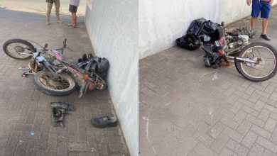 Motociclista sofre corte lacerante e fratura após colisão com carro e muro em Rio dos Cedros