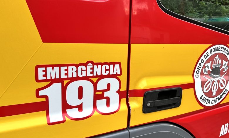 Motociclista fica ferido em colisão com carro, no bairros dos Estados, em Timbó