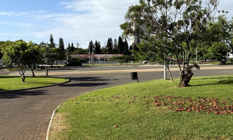 Grupo é abordado no Parque Central de Timbó e homem é flagrado com maconha