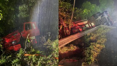 Caminhão tomba na BR-470 em SC; motorista fica ferido e preso