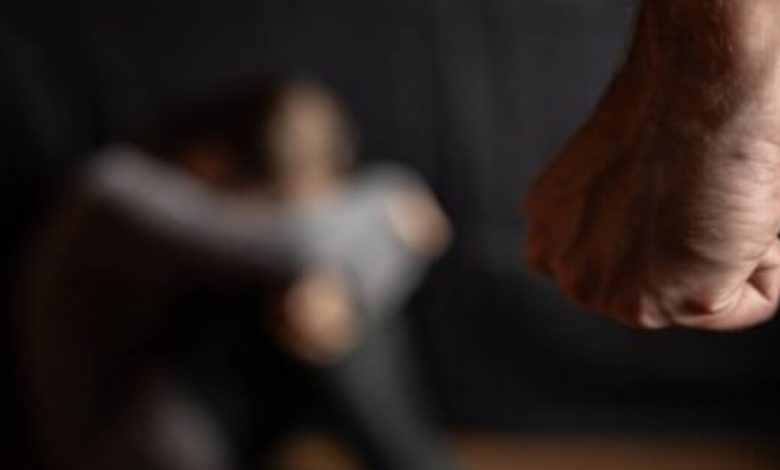 Homem é preso por agredir esposa com tapas em Blumenau