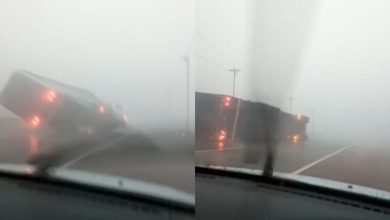 Caminhão tomba devido a fortes ventos durante temporal em Porto Alegre