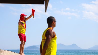 Bombeiros salvam 60 banhistas e reencontram 171 crianças perdidas no Carnaval de SC