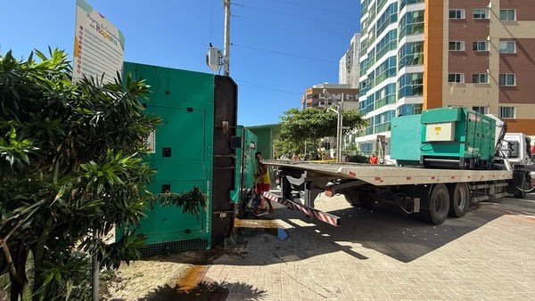 Avô e neta que estavam a passeio são atingidos por barra de ferro em Itapema; homem tem dedos amputados