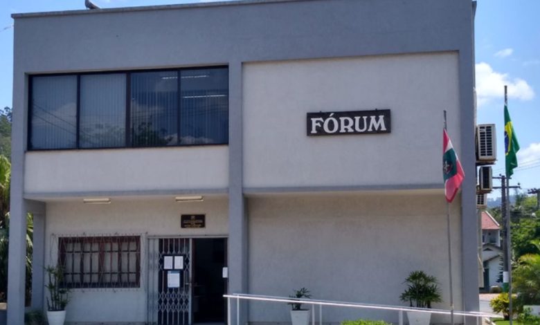 Homem é condenado a mais de 18 anos por feminicídio em área rural de Dona Emma