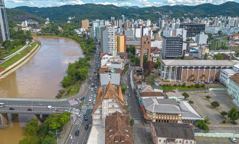 Blumenau registra 929 novas vagas de emprego em fevereiro de 2025