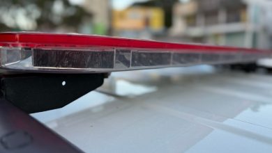 Homem condenado por dívida de pensão se entrega à polícia, mas resiste à prisão em SC