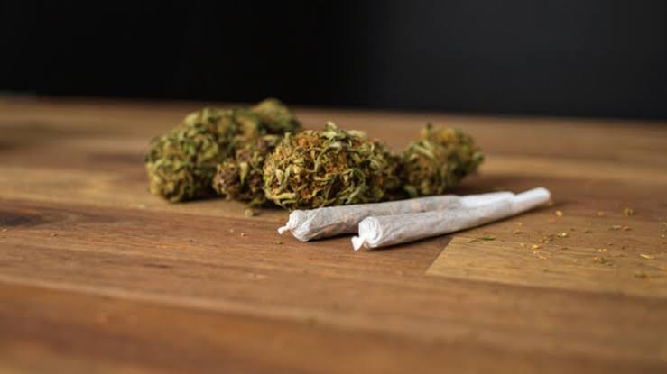 Morador de Goiânia denuncia golpe após pagar por maconha e não receber a droga