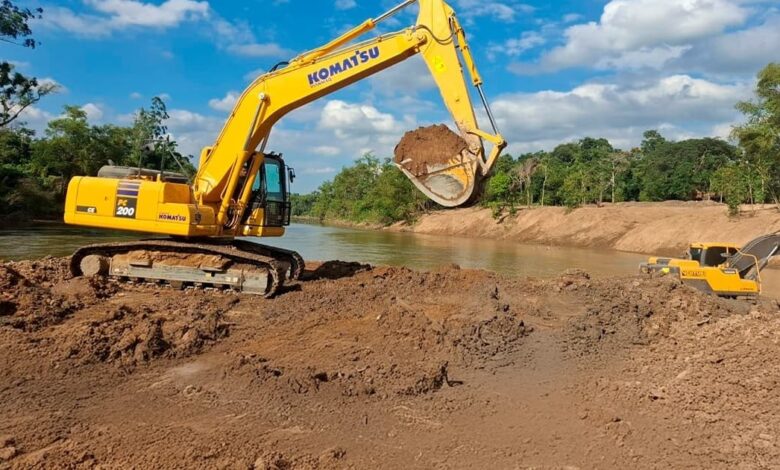 Obra de desassoreamento retira 15 mil m³ de sedimentos do Rio Itajaí-Açu em Rio do Sul