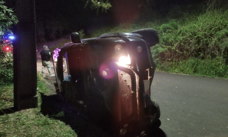 Capotamento na curva do S deixa motorista ferida e mobiliza bombeiros em Rio do Sul