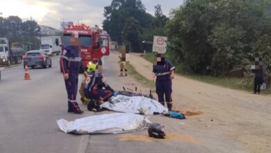 Colisão entre moto e ônibus deixa duas vítimas fatais na BR-470, em Ibirama