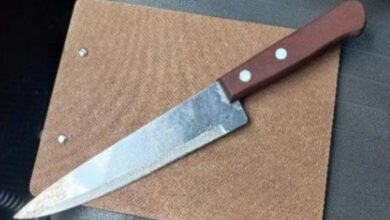 Discussão motivada por ciúmes acaba com mulher esfaqueada no braço em Indaial