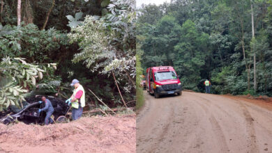 Carro cai em ribanceira com 4 ocupantes em Blumenau; havia uma criança entre eles