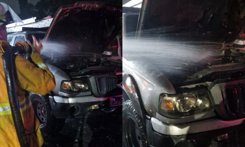 Colisão entre 2 veículos provoca incêndio e interdita rua em Indaial